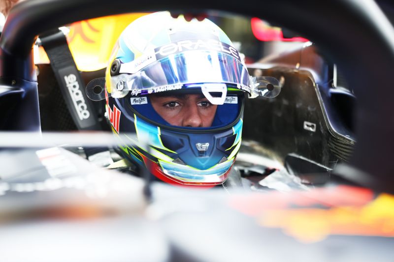 lindblad-f1-redbull-fp1