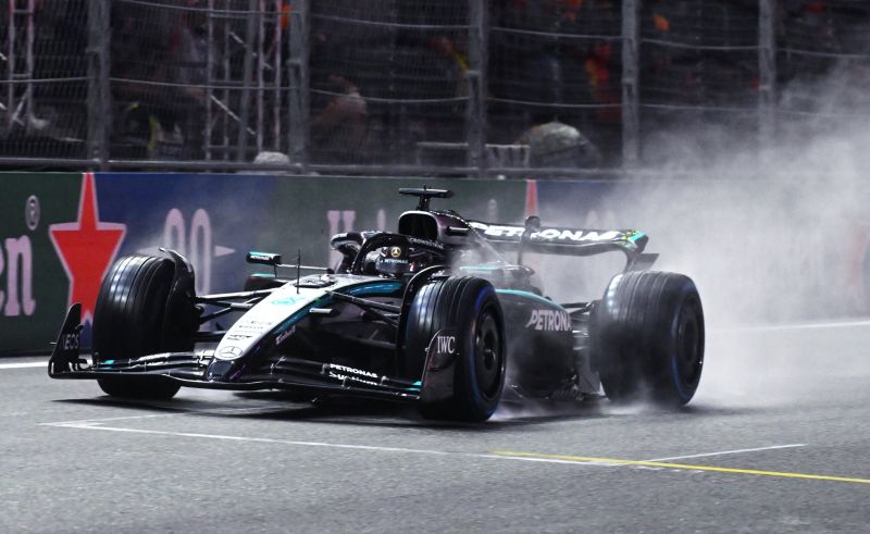 russell-day2-vegas-mercedes-f1-1