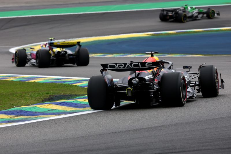 verstappen-motor-1-brazil-redbull