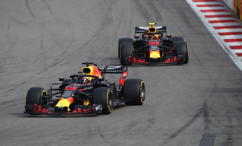 verstappen-ricciardo-2018