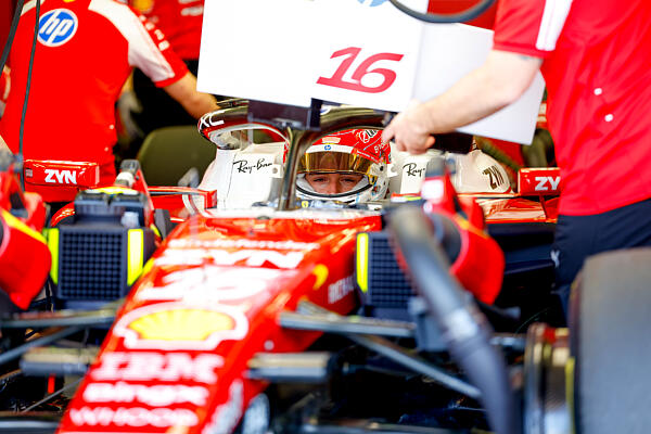 leclerc-ferrari-teszt-bahrein-f1-1