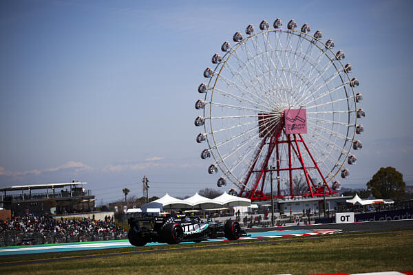 russell-fp1-suzuka-mercedes-f1-2