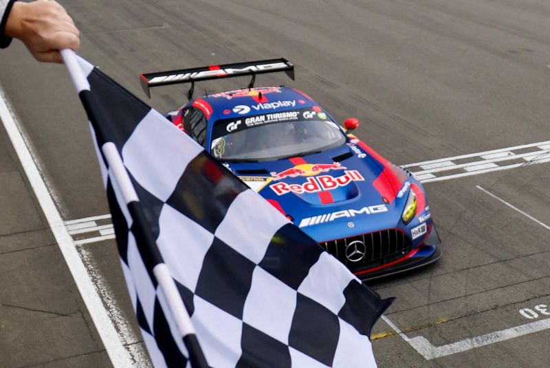 verstappen-mercedes-nordschleife-win