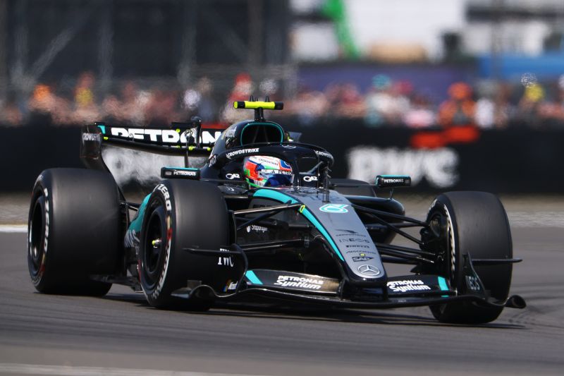 antonelli-pole-mercedes-brit-f1-1