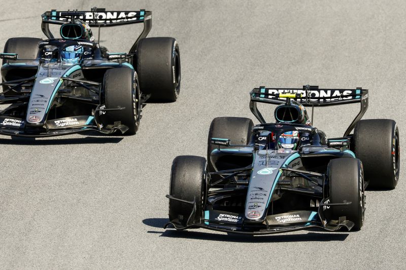 antonelli-russell-mercedes-barcelona-f1-1