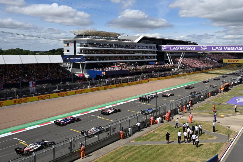 f1-grid-silverstone-1