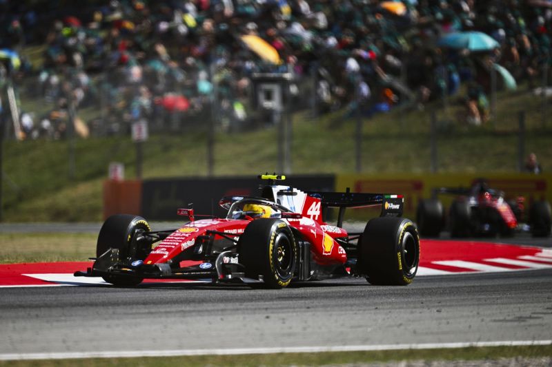 ferrari-hamilton-barcelona-f1-1