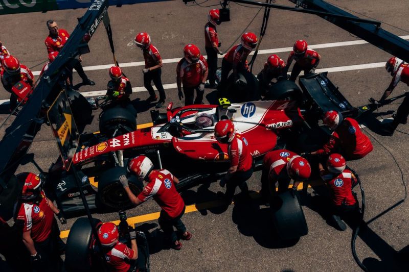 ferrari-pit-monaco-f1