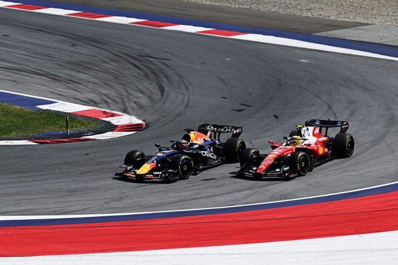 futam-1-hamilton-verstappen-2