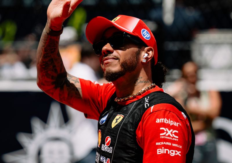 hamilton-barcelona-ferrari-f1-1