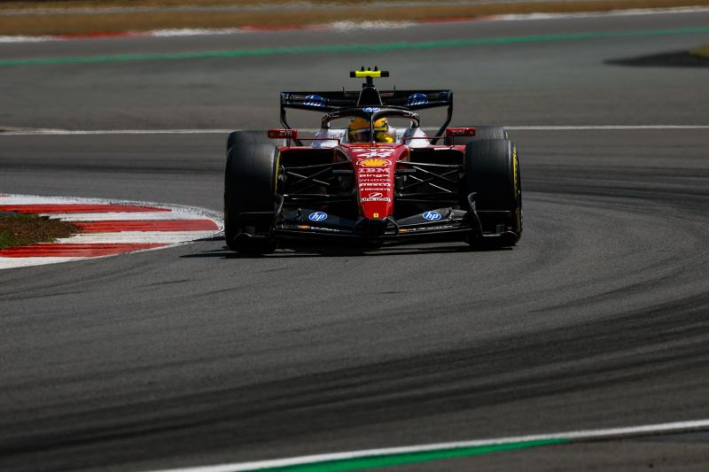 hamilton-ferrari-brit-f1-2