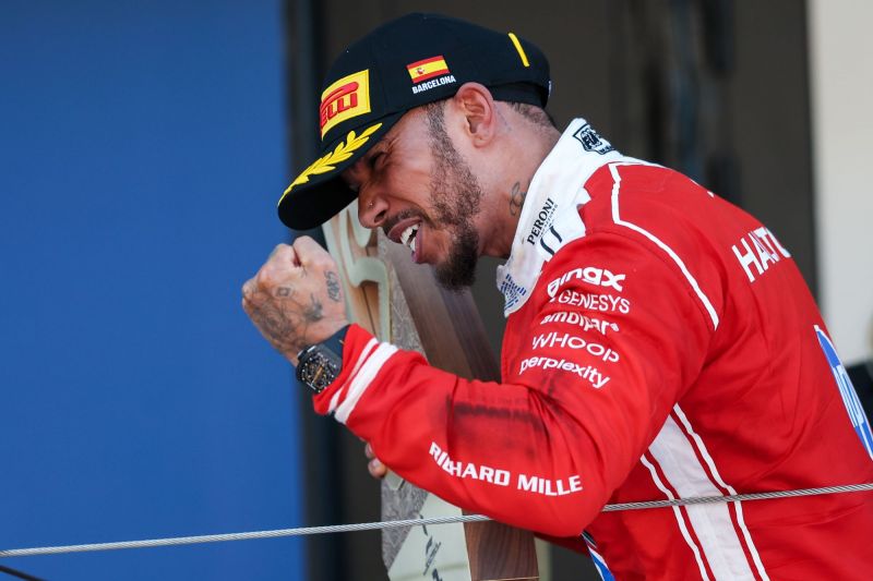 hamilton-ferrari-win-barcelona-f1-1