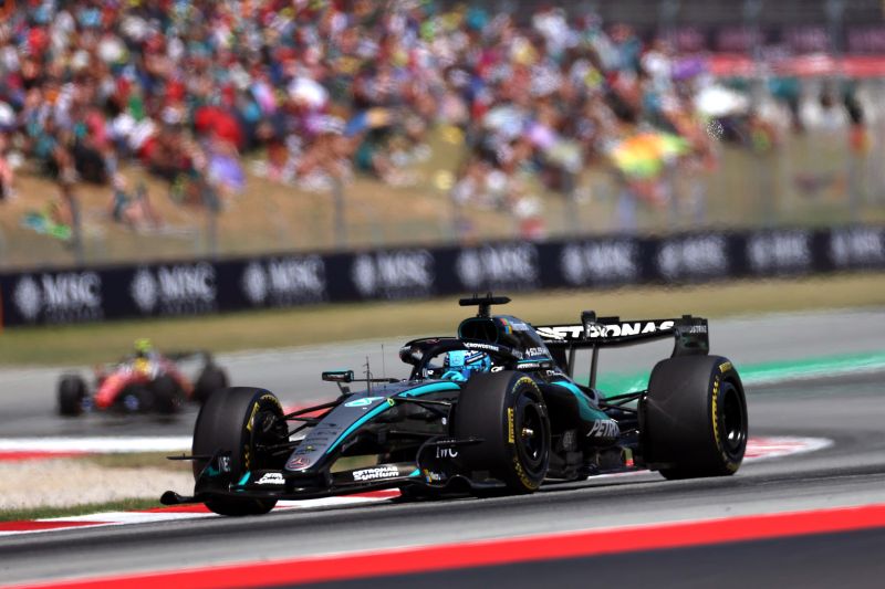 mercedes-russell-barcelona-f1-2