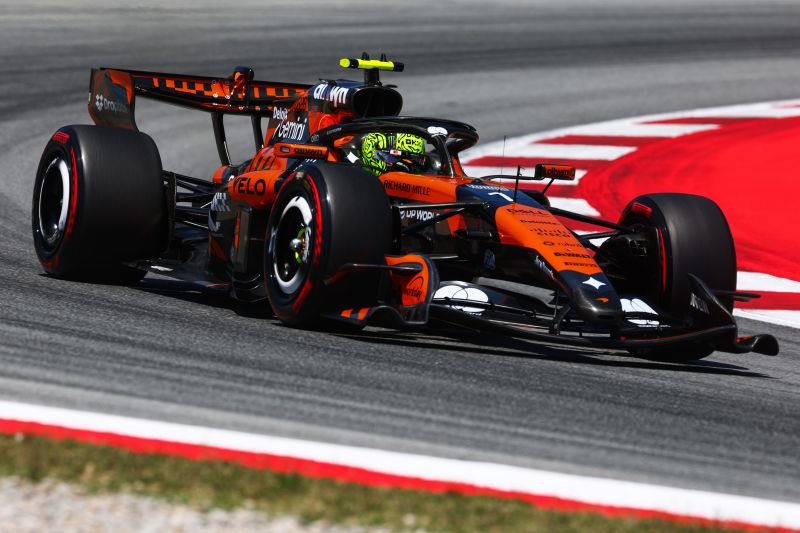 norris-mclaren-barcelona-day2-f1-1