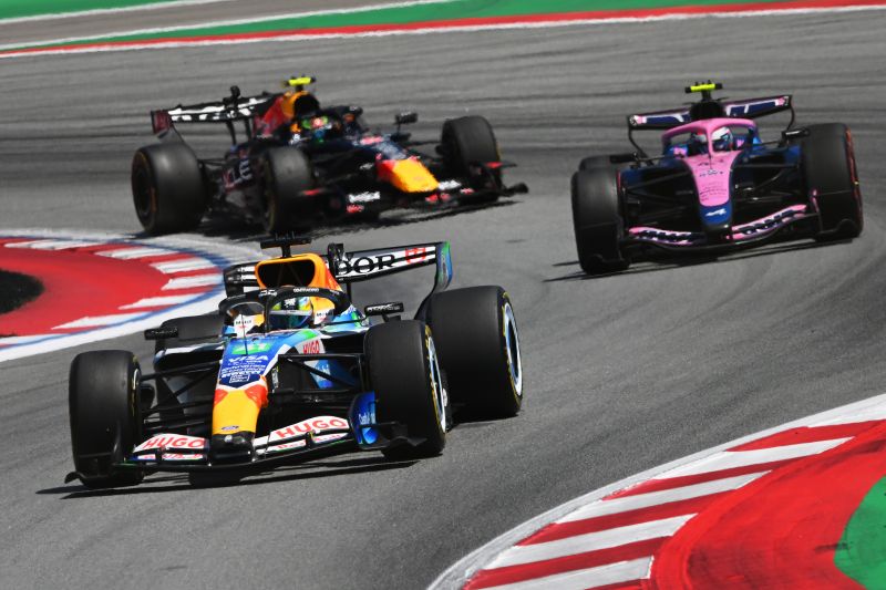 racingbulls-alpine-barcelona-1