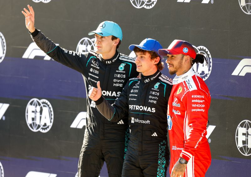 russell-hamilton-f1-barcelona-1