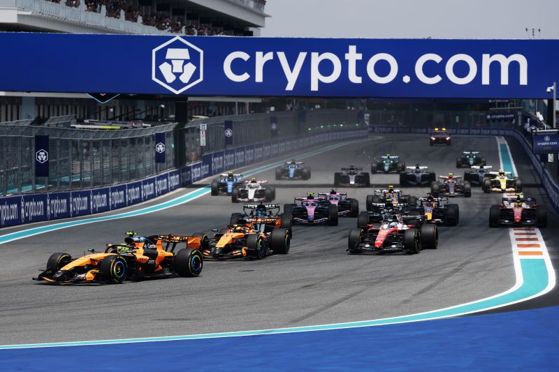 start-miami-f1-mclaren