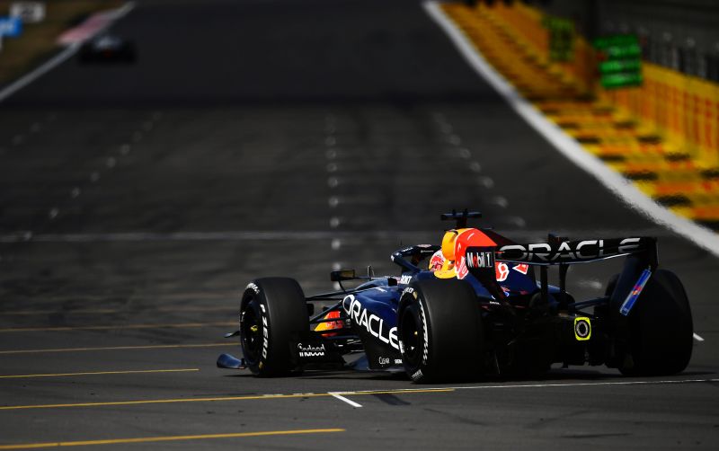 verstappen-szarny-brit-redbull-f1-1
