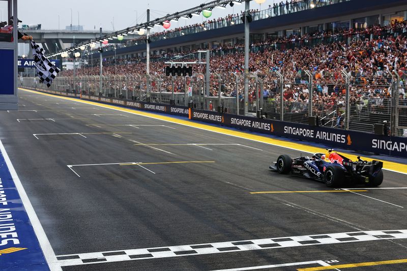 f1-szingapur-day2-redbull