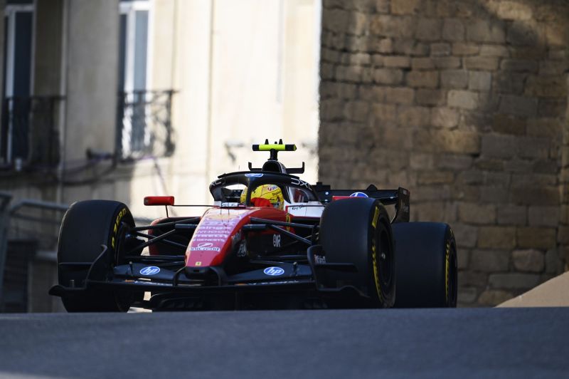 hamilton-ferrari-baku-f1-1