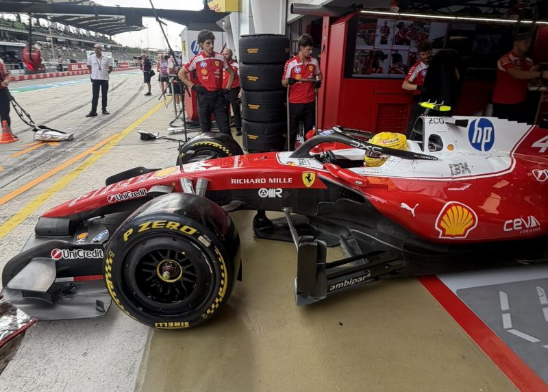 hamilton-ferrari-day1-sepang-f1-1