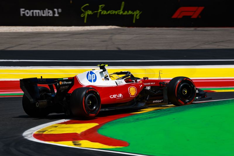 hamilton-ferrari-f1-2