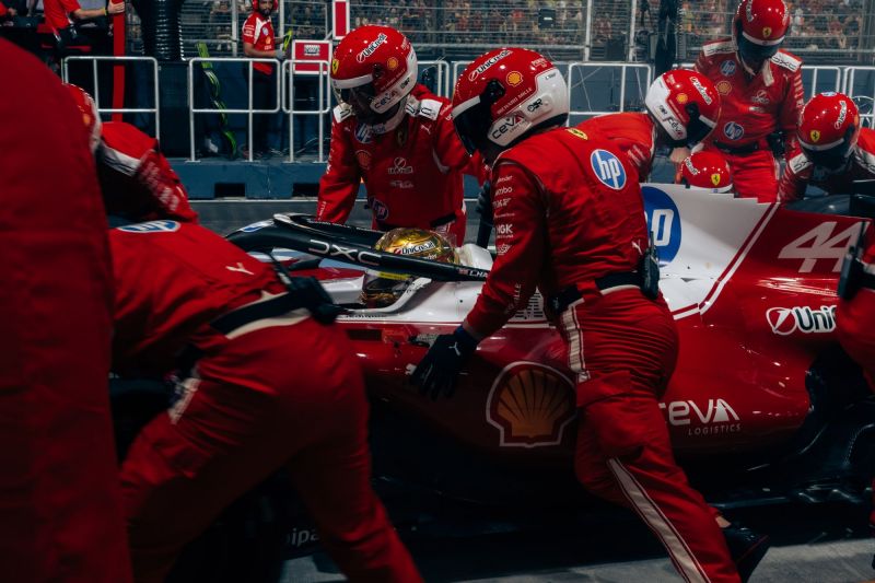 hamilton-ferrari-szingapur-f1