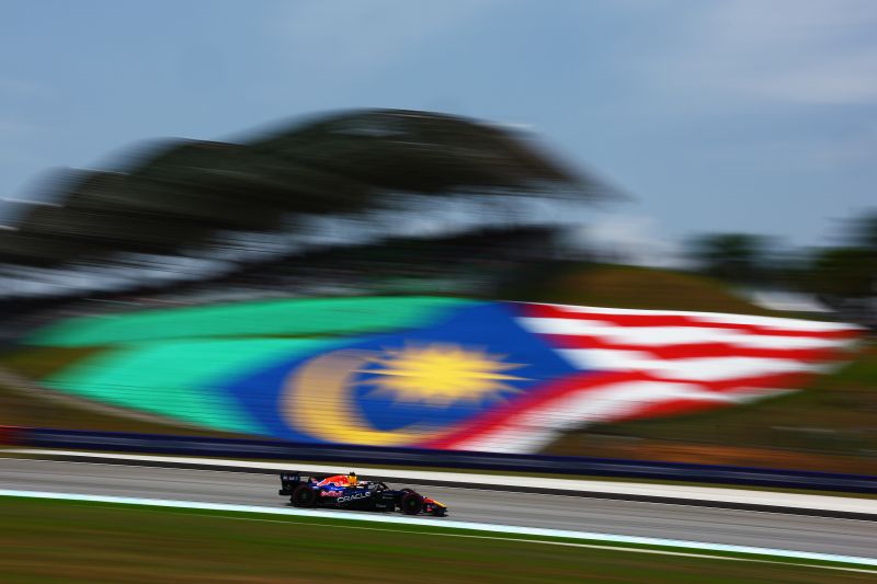 verstappen-fp1-redbull-sepang-1