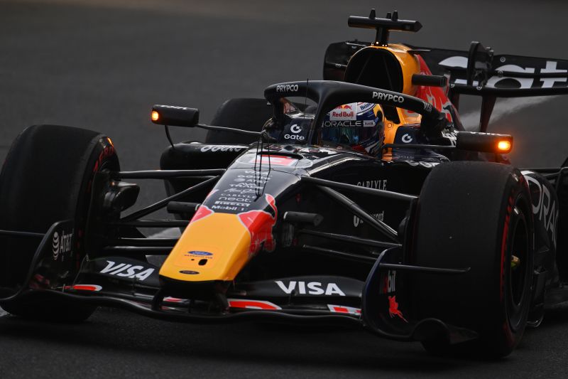 verstappen-redbull-baku-day1-f1-1