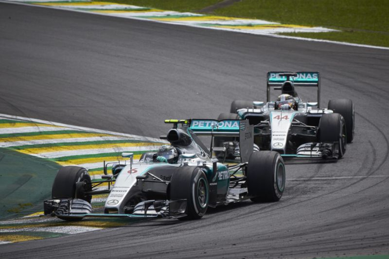 Rosberg_Hamilton_Interlagos_Mercedes