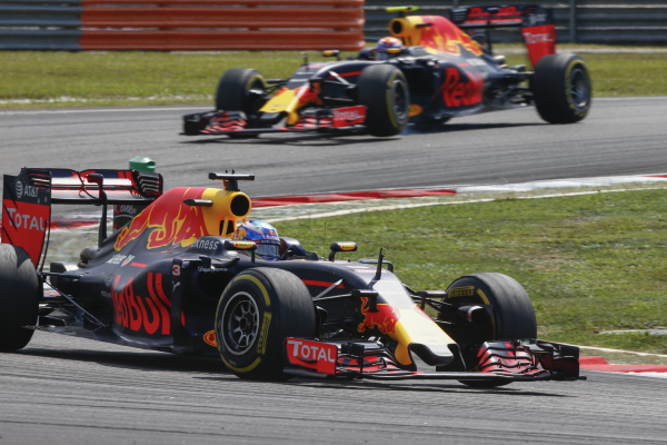 ricciardo-verstappen-sepang-dpp