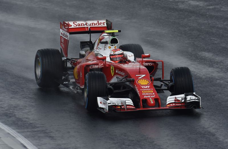 Raikkönen_Ferrari_Hungaroring_eső