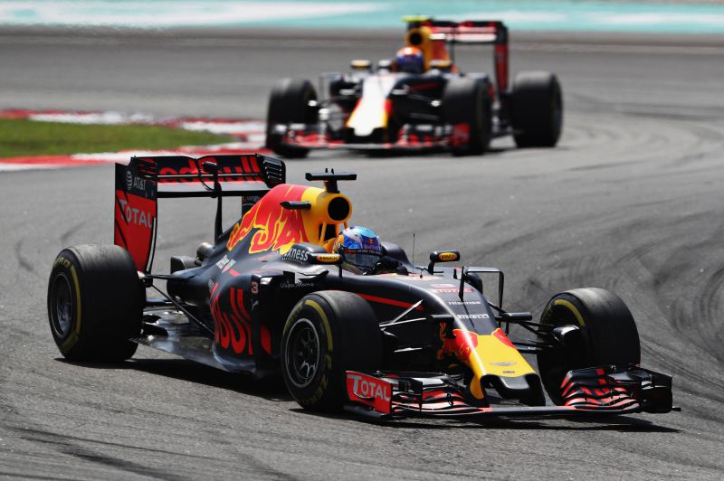 ricciardo-verstappen-redbull-sepang-1