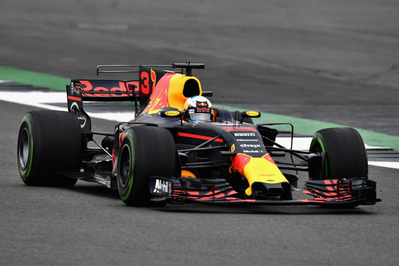 ricciardo-silverstone-redbull-day2-1