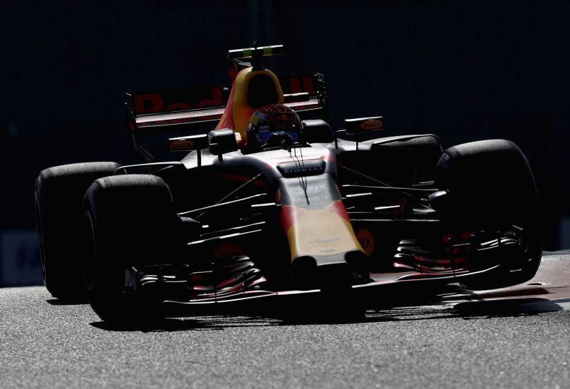 verstappen-redbull-abudhabi-day2-2017-1