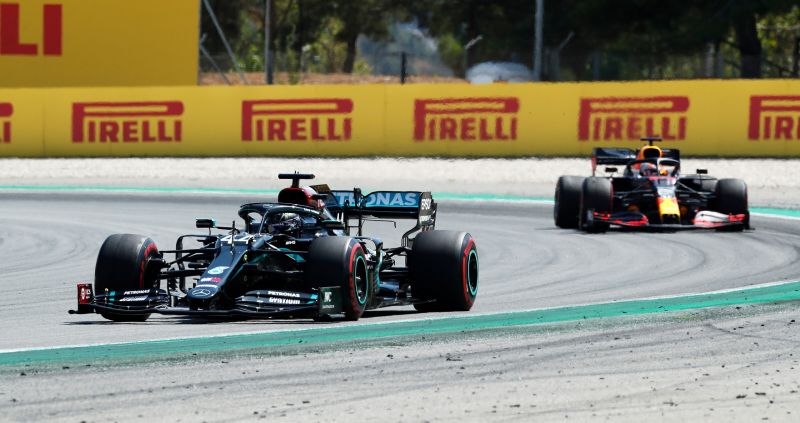 verstappen-hamilton-redbull-barcelona-1_1
