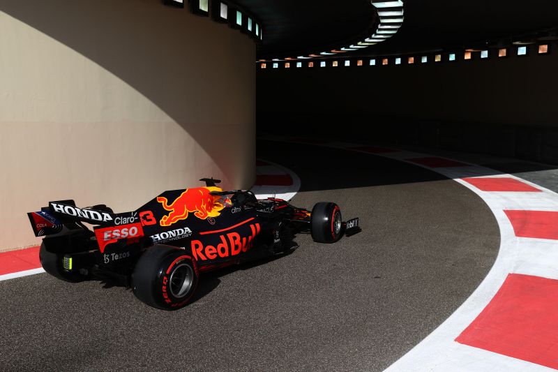 verstappen-abudhabi-redbull-day0