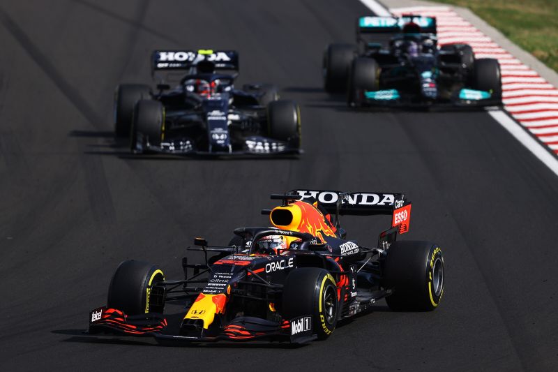 verstappen-hamilton-hungaroring-redbull