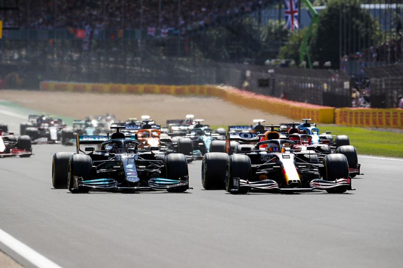 verstappen-hamilton-mercedes-silverstone-1