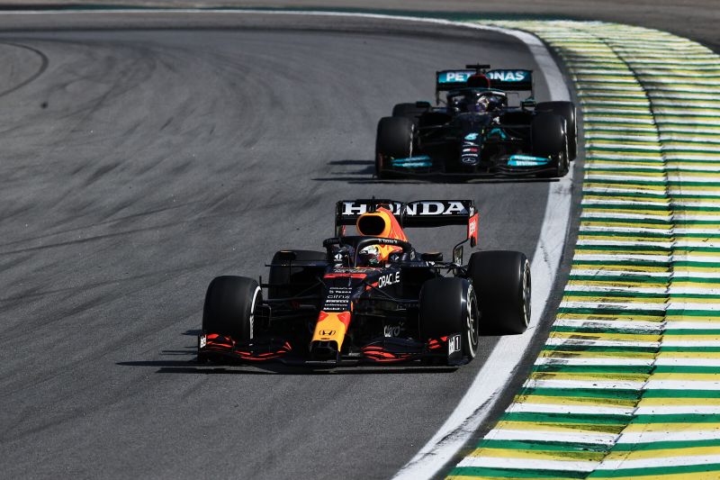 verstappen-hamilton-redbull-brazil-1