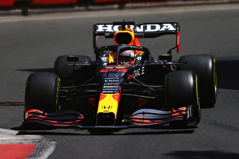 verstappen-redbull-baku-fp1