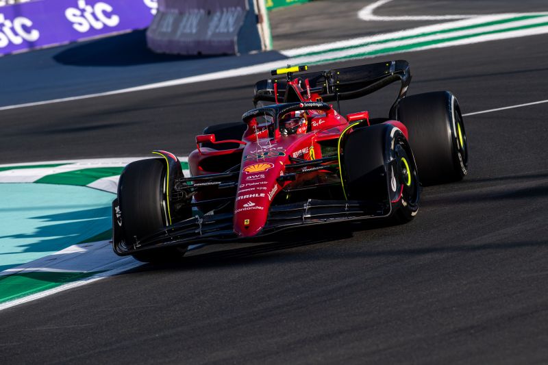 sainz-dzsidda-ferrari-1