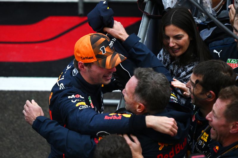 verstappen-horner-suzuka-redbull-2022