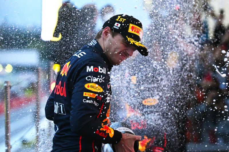 verstappen-podium-suzuka-redbull