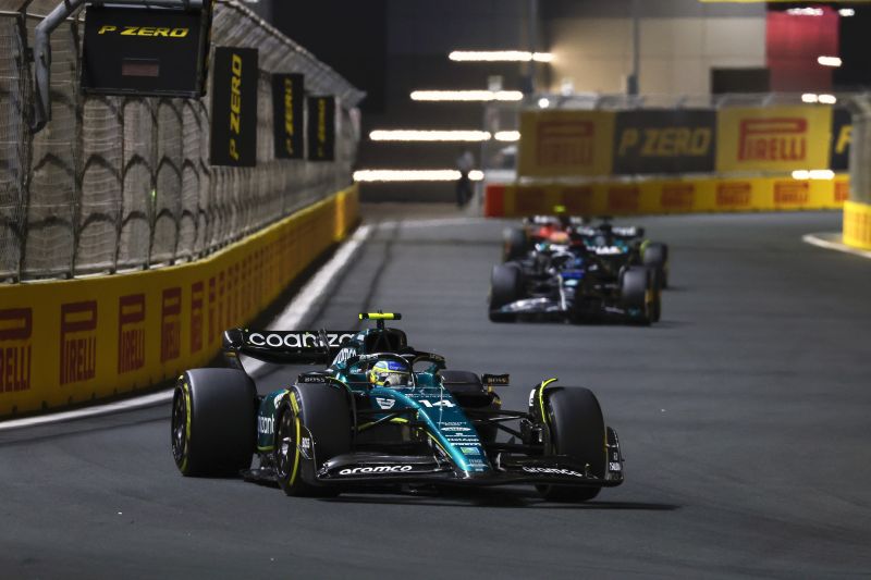 f1-alonso-dzsidda-mercedes-aston_1