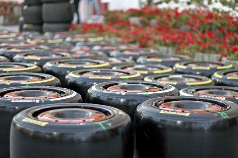 f1-pirelli-gumik-teszt-bahrein_1