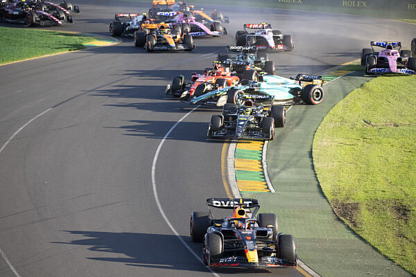 f1-sainz-crash-aus