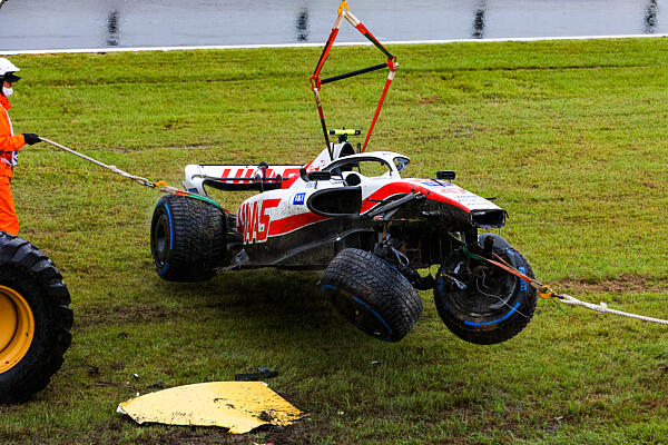 f1-schumacher-suzuka-crash-2022