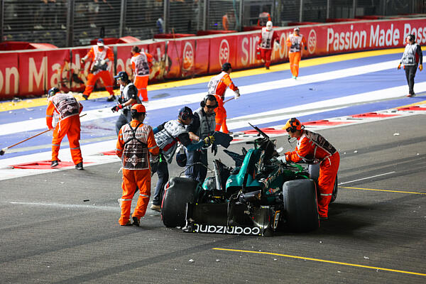 f1-stroll-szingapur-crash-2