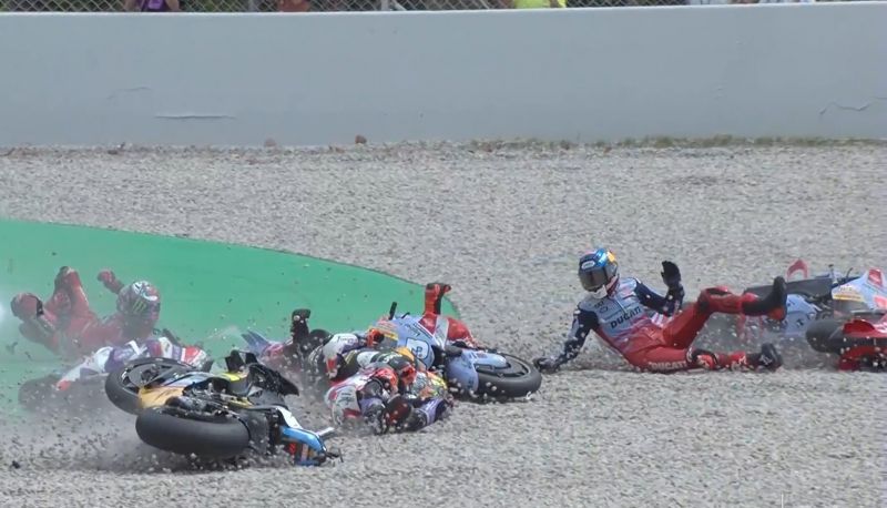 motogp-crash_1